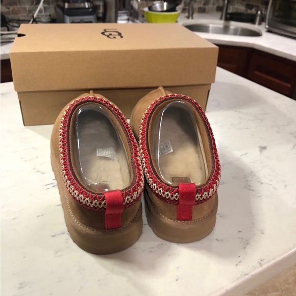 Size 4-6 Euro Sz 36-38 Brand New UGG Kids Tazz Chestnut Slippers 100% authentic - Picture 9 of 12
